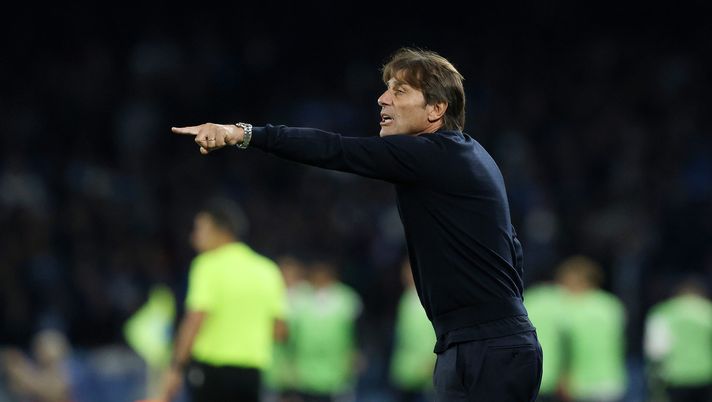 NAPLES, ITALY - NOVEMBER 04: Antonio Conte SSC Napoli head coach during the UEFA Champions League 2025/26 League Phase MD4 match between SSC Napoli and Eintracht Frankfurt at Stadio Diego Armando Maradona on November 04, 2025 in Naples, Italy. (Photo by Francesco Pecoraro/Getty Images) Conte, addio a fine anno? Ecco su chi punterebbe De Laurentiis: l’ipotesi – GdS - immagine 1
