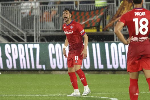 VENICE, ITALY - MAY 12: Rolando Mandragora of Fiorentina celebrates after scoring his team's first goal during the Serie A match between Venezia and Fiorentina at Stadio Pier Luigi Penzo on May 12, 2025 in Venice, Italy. (Photo by Maurizio Lagana/Getty Images)