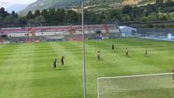 GALLERY Osimhen e Cheddira si sfidano in una gara di tiri in porta