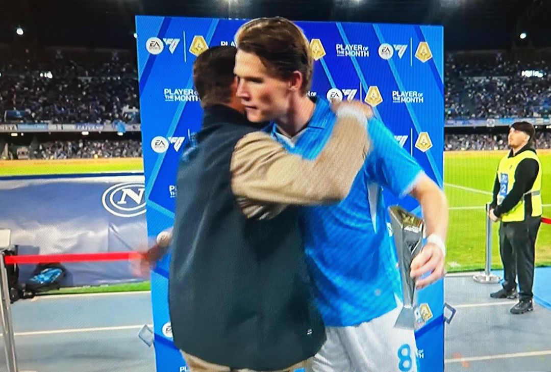 GALLERY Napoli-Genoa, McTominay è il giocatore del mese! La consegna del premio - immagine 8