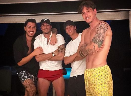 Zaniolo scatenato a Formentera, è lui il re dei playboy: “Due di picche? Non pervenuti”  Zaniolo scatenato a Formentera, è lui il re dei playboy: “Due di picche? Non pervenuti” - immagine 1