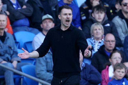 Cardiff, Galles - 21 aprile 2025: Aaron Ramsey, ex allenatore ad interim del Cardiff City. (Foto di Ryan Hiscott/Getty Images) Aaron Ramsey al Pumas, ora è ufficiale: avventura messicana per l’ex Juve- immagine 3