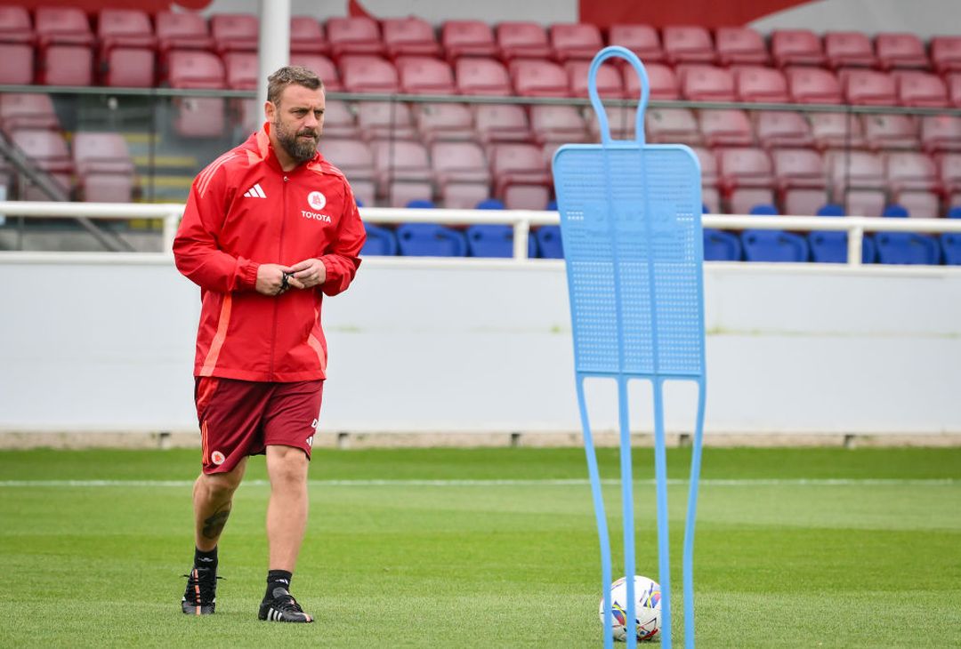 Ritiro Roma, Dovbyk scalda i motori: le indicazioni di De Rossi – FOTO GALLERY - immagine 3