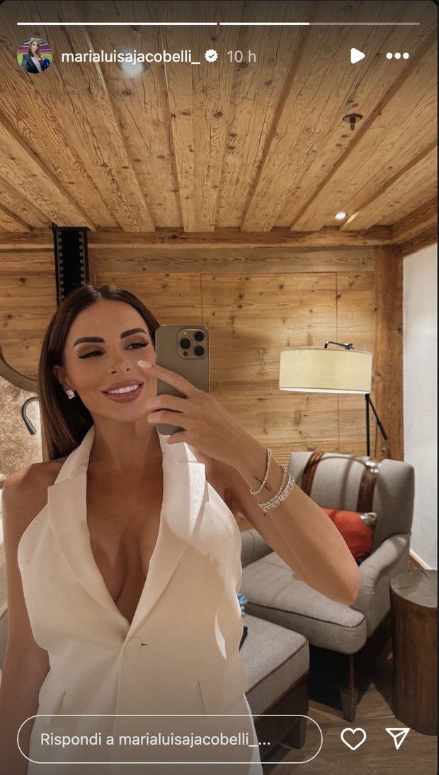 Marialuisa Jacobelli lascia a bocca aperta i fan: la scollatura è da capogiro- immagine 4