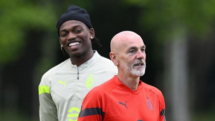 Rafael Leao e Stefano Pioli