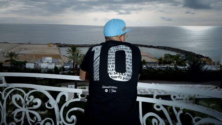 SSC Napoli, al via la collaborazione con Geolier: ecco la nuova maglia - immagine 1