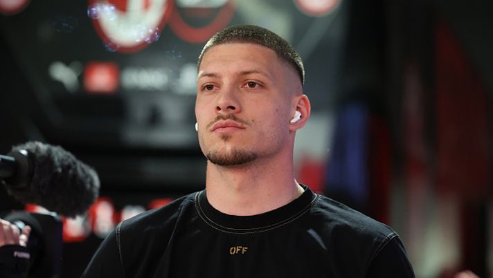 MILAN, ITALY - MAY 24: Luka Jovic of AC Milan arrives before the Serie A match between AC Milan and Monza at Stadio Giuseppe Meazza on May 24, 2025 in Milan, Italy. (Photo by Claudio Villa/AC Milan via Getty Images) luka-jovic-gol-aek-atene-ex-milan