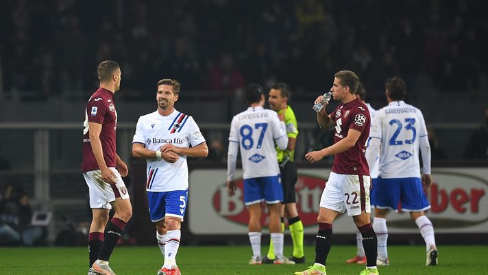 TURIN, ITALY - OCTOBER 30: Adrien Silva of UC Sampdoria walks off after getting a second yellow card during the Serie A match between c at Stadio Olimpico di Torino on October 31, 2021 in Turin, Italy. (Photo by Valerio Pennicino/Getty Images) Sampdoria-Torino, i precedenti: la vittoria manca da più di tre anni - immagine 1