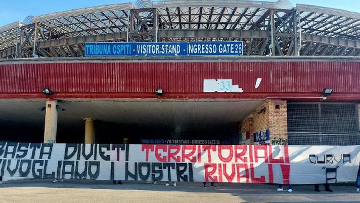“Basta divieti”, lo striscione dei tifosi del Napoli fuori il settore ospiti – FOTO - immagine 1