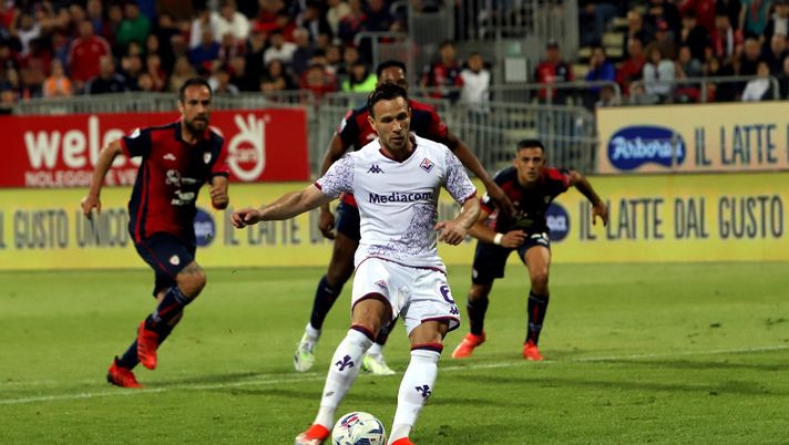CAGLIARI, ITALY - MAY 23: Arthur of Fiorentina scores his goal 2-3 during the Serie A TIM match between Cagliari and ACF Fiorentina - Serie A TIM at Sardegna Arena on May 23, 2024 in Cagliari, Italy. (Photo by Enrico Locci/Getty Images) Arthur Fiorentina