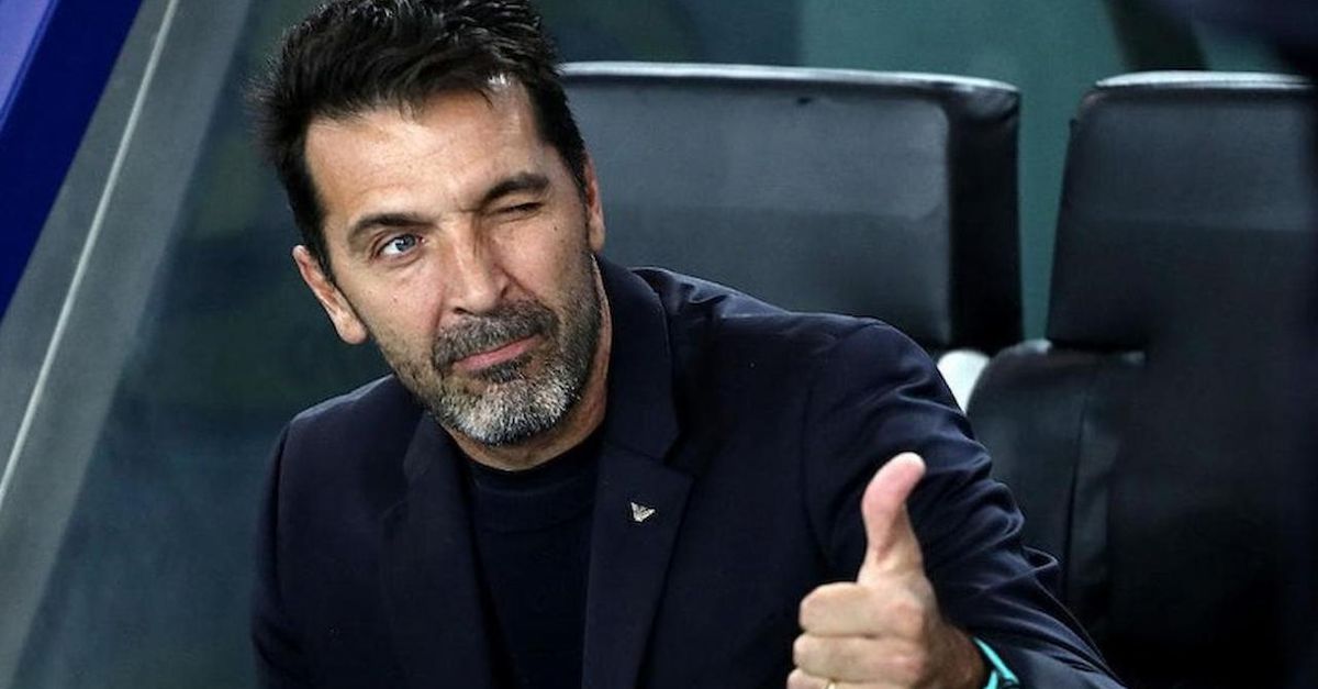 Buffon: “Non avrei smesso mai di giocare, colpa di Maldini. Con la Nazionale…” Buffon: “Non avrei smesso mai di giocare, colpa di Maldini. Con la Nazionale…”