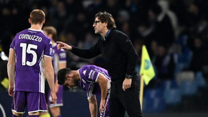 NAPLES, ITALY - JANUARY 31: Paolo Vanoli ACF Fiorentina head coach with his player Pietro Comuzzo during the Serie A match between SSC Napoli and ACF Fiorentina at Stadio Diego Armando Maradona on January 31, 2026 in Naples, Italy. (Photo by Francesco Pecoraro/Getty Images) Vanoli: “Kean ha dimostrato di stare bene, Piccoli in netta crescita: su loro due insieme…” - immagine 1
