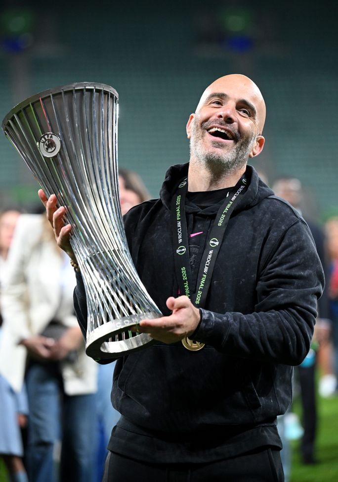 WROCLAW, POLONIA - MAGGIO 28: Enzo Maresca, allenatore del Chelsea. (Foto di Stuart Franklin/Getty Images) Temperature da record a Filadelfia, scatta il piano d’emergenza per il Chelsea- immagine 2