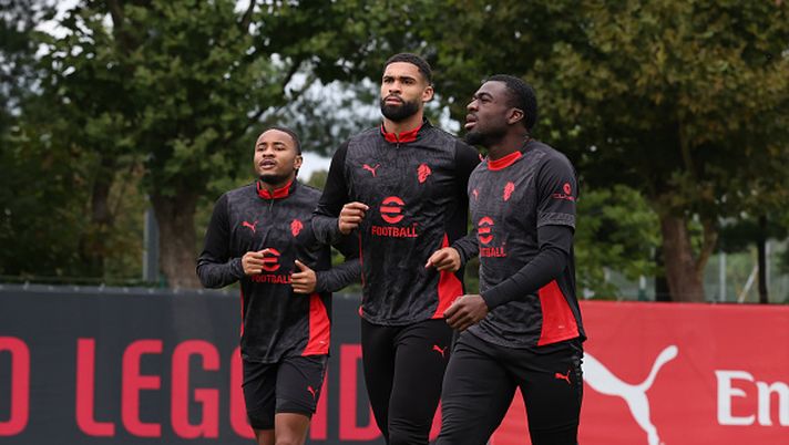 CAIRATE, ITALY - SEPTEMBER 26: Players of AC Milan in action during AC Milan training session at Milanello on September 26, 2025 in Cairate, Italy. (Photo by Claudio Villa/AC Milan via Getty Images) Max Allegri