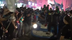 Scudetto al Napoli: nella grande festa spunta l’auto modificata | VIDEO