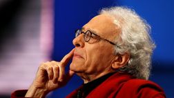 Mughini: “Non ho risparmi, devo vendere la mia collezione di libri. Amici? Evaporati”