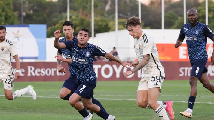 ALBUFEIRA, PORTUGAL - JULY 26: AS Roma player Nicola Zalewski during the pre-season friendly match between AS Roma and SC Braga at Estadio Municipal de Albufeira on July 26, 2023 in Albufeira, Portugal. (Photo by Luciano Rossi/AS Roma via Getty Images) Roma, fissata l’ultima amichevole in Portogallo: si giocherà contro l’SC Farense - immagine 1