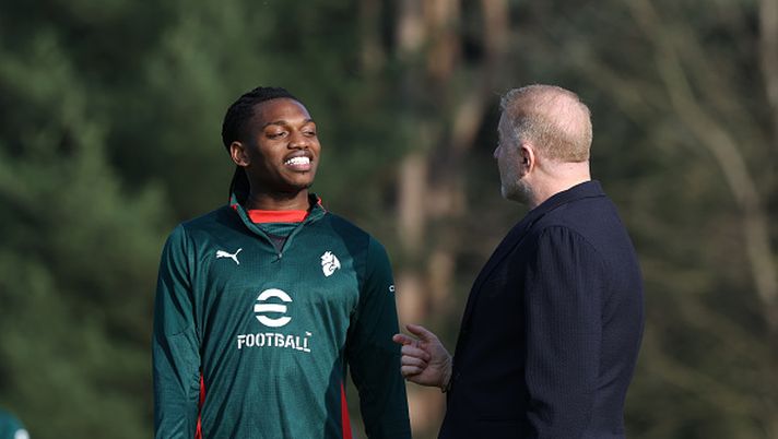 CAIRATE, ITALY - MARCH 03: Sporting director AC Milan Igli Tare and Rafael Leao of AC Milan talk during AC Milan training session at Milanello on March 03, 2026 in Cairate, Italy. (Photo by Claudio Villa/AC Milan via Getty Images) milan-rafa-leao-vicino-al-rinnovo-fino-al-2030