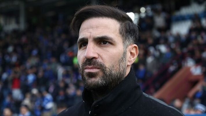 COMO, ITALY - JANUARY 10: Como 1907 coach Cesc Fabregas looks on during the Serie A match between Como 1907 and Bologna FC 1909 at Giuseppe Sinigaglia Stadium on January 10, 2026 in Como, Italy. (Photo by Marco Luzzani/Getty Images) Fabregas: “Come stanno Morata e Diao e quanto manca ad Addai! Paz, Van der Brempt, Baturina…” - immagine 1