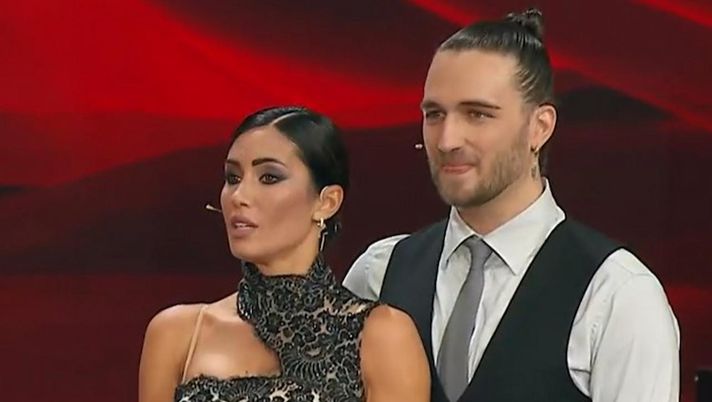 Nargi show a Ballando con le stelle: l’abbraccio alla sorella vittima di anoressia  Nargi show a Ballando con le stelle: l’abbraccio alla sorella vittima di anoressia - immagine 1