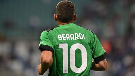REGGIO EMILIA, ITALY - JUNE 02: Domenico Berardi of US Sassuolo looks on during the Serie A match between US Sassuolo and ACF Fiorentina at Mapei Stadium - Citta' del Tricolore on June 02, 2023 in Reggio Emilia, Italy. (Photo by Alessandro Sabattini/Getty Images)
