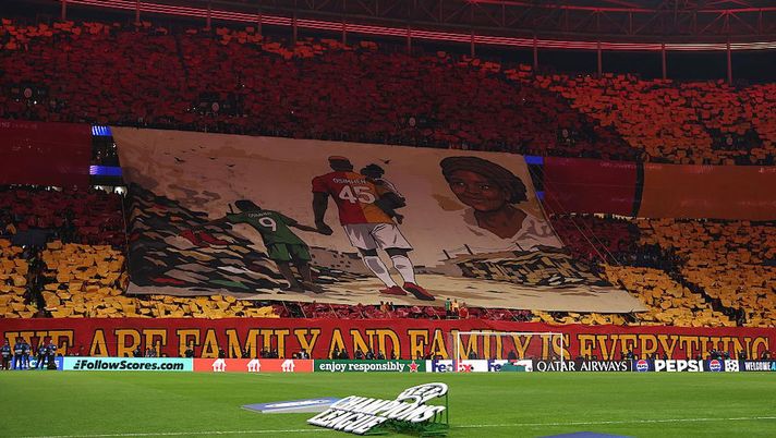 Coreografia da brividi per Osimhen: i tifosi del Galatasaray commuovono il giocatore - immagine 1