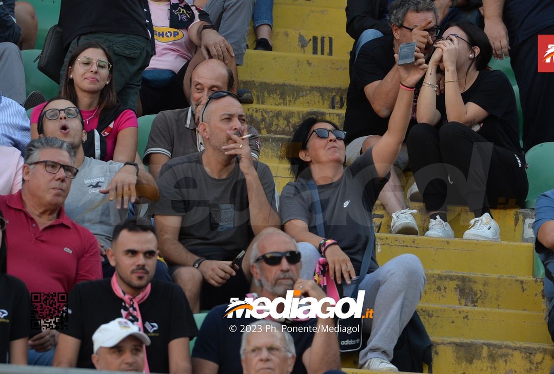 FOTOTIFO Palermo-Lecco, gli scatti ai tifosi al “Renzo Barbera” (GALLERY) - immagine 108