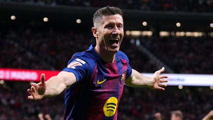 Calciomercato Milan, serve un grande centravanti: il sogno è Lewandowski. C'è un nodo