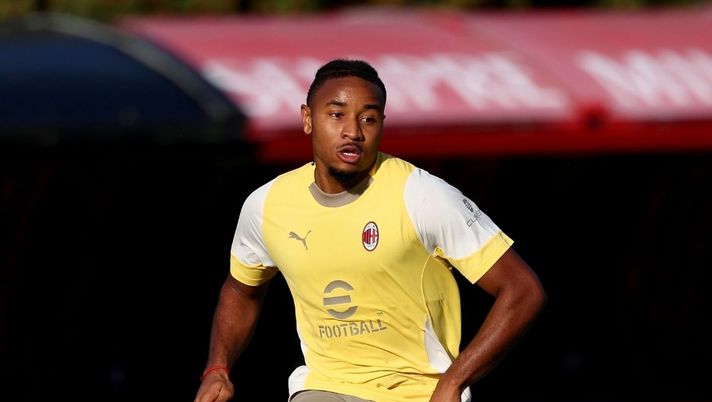 Milan, Nkunku: test positivi a Milanello. Un vantaggio su Gimenez