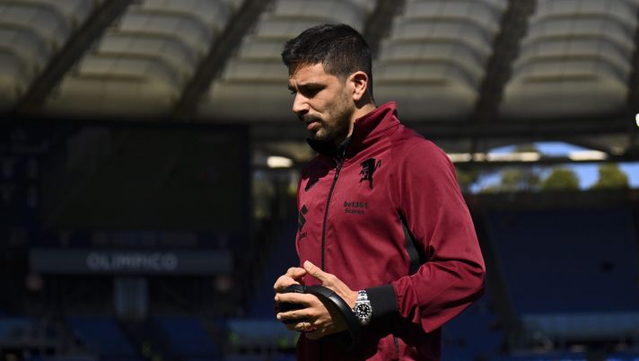 ROME, ITALY - OCTOBER 4: Giovanni Simeone of Torino FC arrives prior to the Serie A match between SS Lazio and Torino FC at Stadio Olimpico on October 4, 2025 in Rome, Italy. (Photo by Stefano Guidi/Torino FC 1906 via Getty Images) Calciomercato Torino: Simeone, ecco le condizioni dell’obbligo di riscatto - immagine 1