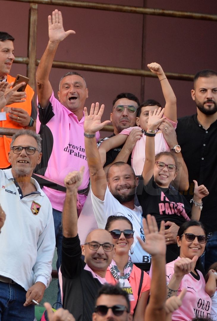 FOTOTIFO Palermo-Lecco, gli scatti ai tifosi al “Renzo Barbera” (GALLERY) - immagine 76