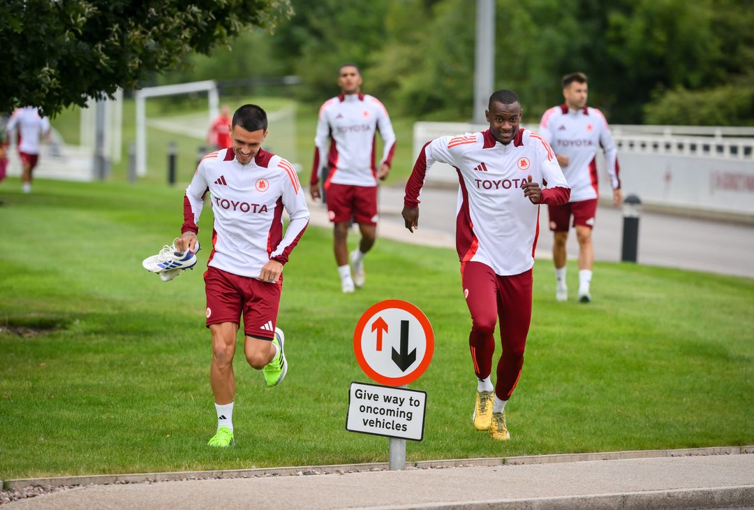 Roma, primo allenamento in Inghilterra per Dovbyk – FOTO GALLERY - immagine 9