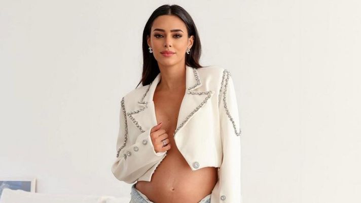 Neymar pizzicato con due ragazze, la compagna sui social: “Delusa, ora penso solo a mia figlia” - immagine 1