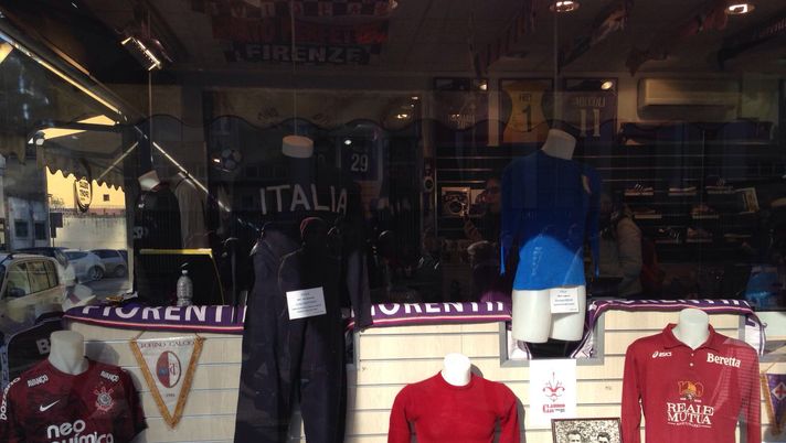 In esposizione maglie storiche di Torino e Fiorentina al Viola Point In esposizione maglie storiche di Torino e Fiorentina al Viola Point - immagine 1