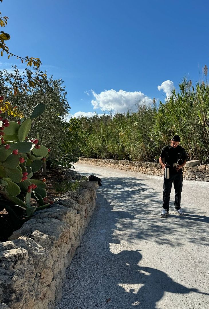 GALLERY Papà Cholito si gode il riposo: visita in Puglia con amici e famiglia - immagine 16