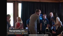 VIDEO – De Rossi abbraccia i ragazzi della nazionale di basket con sindrome di Down