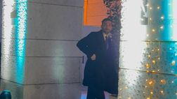 Natale 2025, Cataldi fa il suo ingresso all’evento – VIDEO