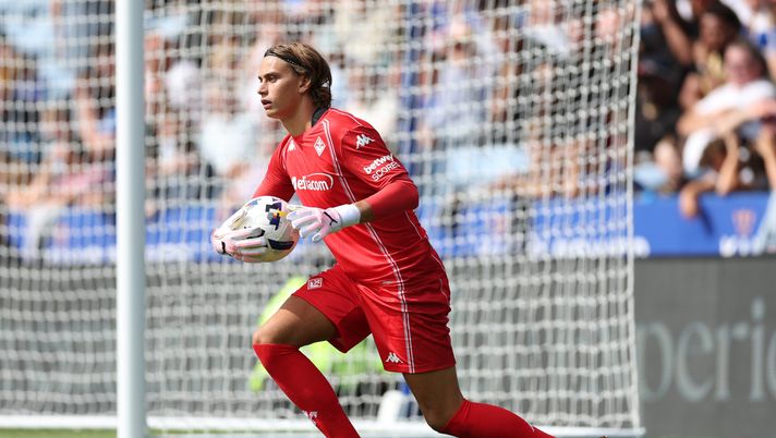 LEICESTER, ENGLAND - AUGUST 03: Tommaso Martinelli of Fiorentina in action during the pre-season friendly match between Leicester City and ACF Fiorentina at The King Power Stadium on August 03, 2025 in Leicester, England. (Photo by Michael Regan/Getty Images) Martinelli