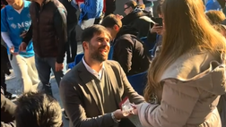 L’amore trionfa al Maradona, la romantica proposta di matrimonio sugli spalti