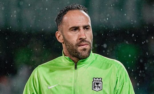 David Ospina alle prese con il riscaldamento pre-partita di Atletico Nacional-Bahia (Copa Libertadores; vs Bahia, 15 maggio)