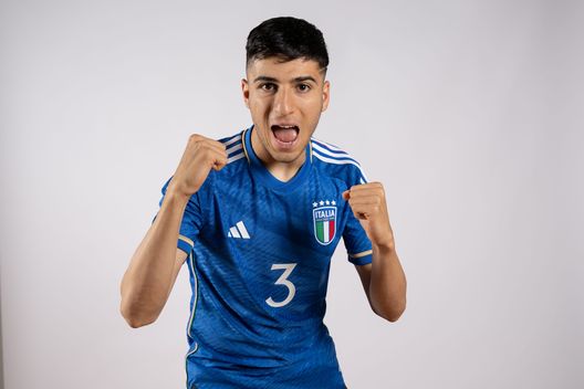 TIRRENIA, ITALY - JUNE 15: Fabiano Parisi of Italy U21 poses during a portrait session at Centro di Preparazione Olimpica on June 15, 2023 in Tirrenia, Italy. (Photo by Tullio M. Puglia/Getty Images) Carnasciali: “Parisi ottimo acquisto, ma la priorità dei viola è un’altra”- immagine 2