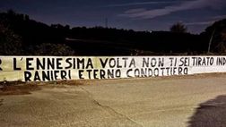 Striscione per Ranieri a Trigoria: “Non ti sei tirato indietro, eterno condottiero”