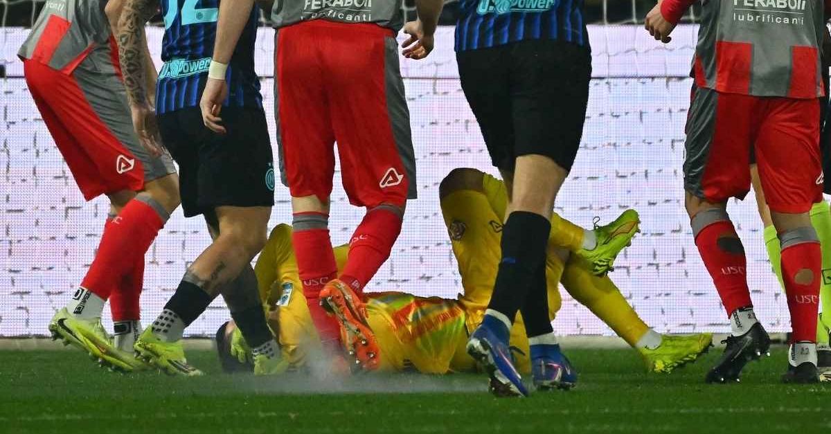 Caso petardo in Cremonese Inter, il tifoso accusato di averlo lanciato è in condizioni critiche