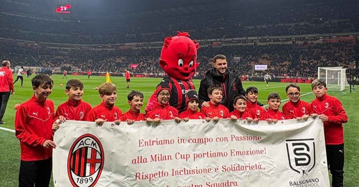 prima di milan lazio esposto uno striscione particolare a bordocampo ecco di cosa si tratta da Pianetamilan.it prima di milan lazio esposto uno striscione particolare a bordocampo ecco di cosa si tratta