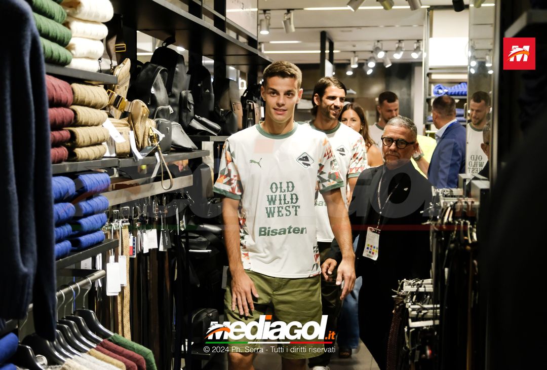 FOTO, i tifosi rosanero incontrano i propri beniamini alla Rinascente (Gallery) - immagine 7