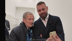 VIDEO – De Rossi aiuta un tifoso per un selfie e sorride a chi gli chiede di tornare