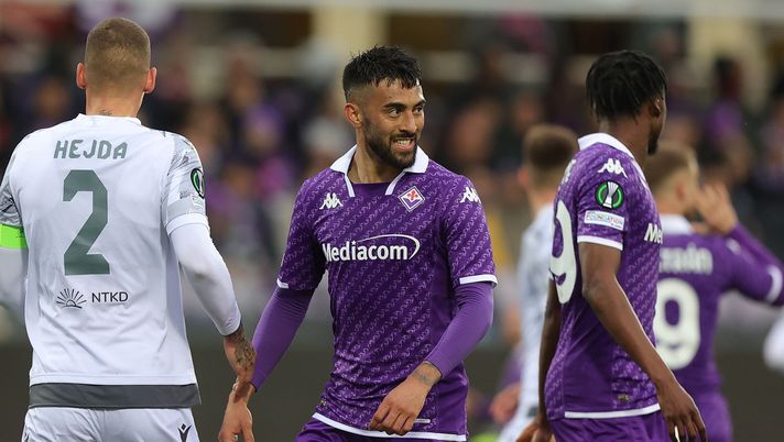 FLORENCE, ITALY - APRIL 18: Nicolás Iván González of ACF Fiorentina reacts during the UEFA Europa Conference League 2023/24 Quarter-final second leg match between ACF Fiorentina and Viktoria Plzen at on April 18, 2024 in Florence, Italy.(Photo by Gabriele Maltinti/Getty Images Mercato Roma, Pradè su Nico Gonzalez: “Incedibile al 99%, ma mai dire mai” - immagine 1