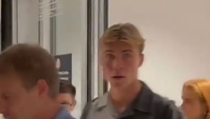 Hojlund è arrivato in Italia, è tutto pronto per la firma con il Napoli – IL VIDEO - immagine 1