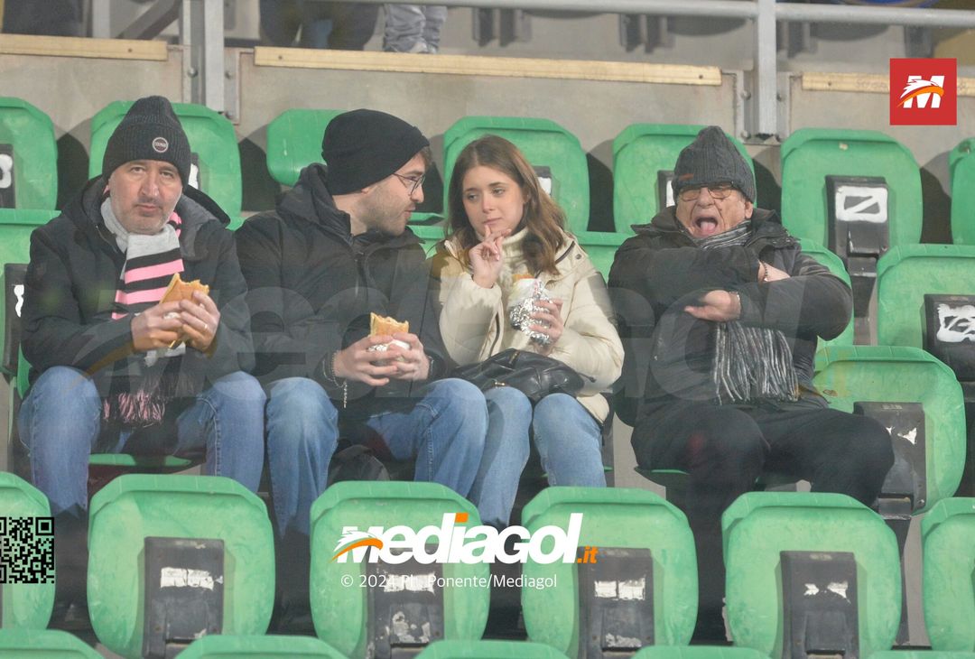 FOTOTIFO Palermo-Bari 3-0, gli scatti ai tifosi al “Renzo Barbera” (GALLERY) - immagine 58