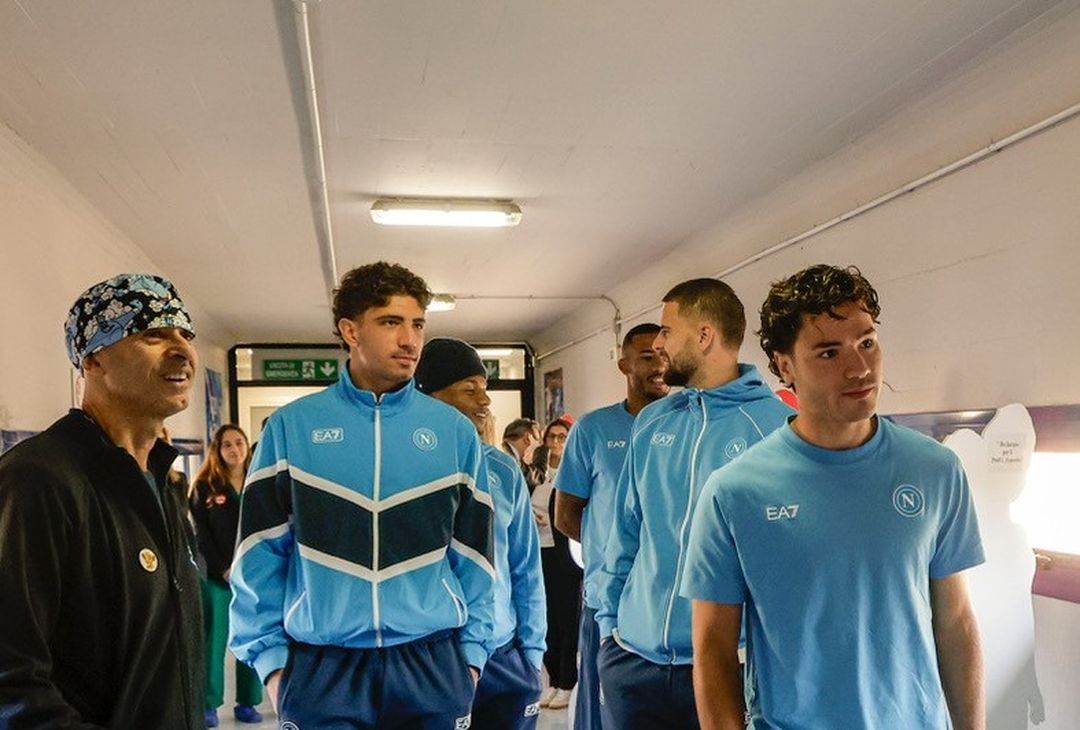 I calciatori del Napoli visitano i piccoli pazienti del Policlinico